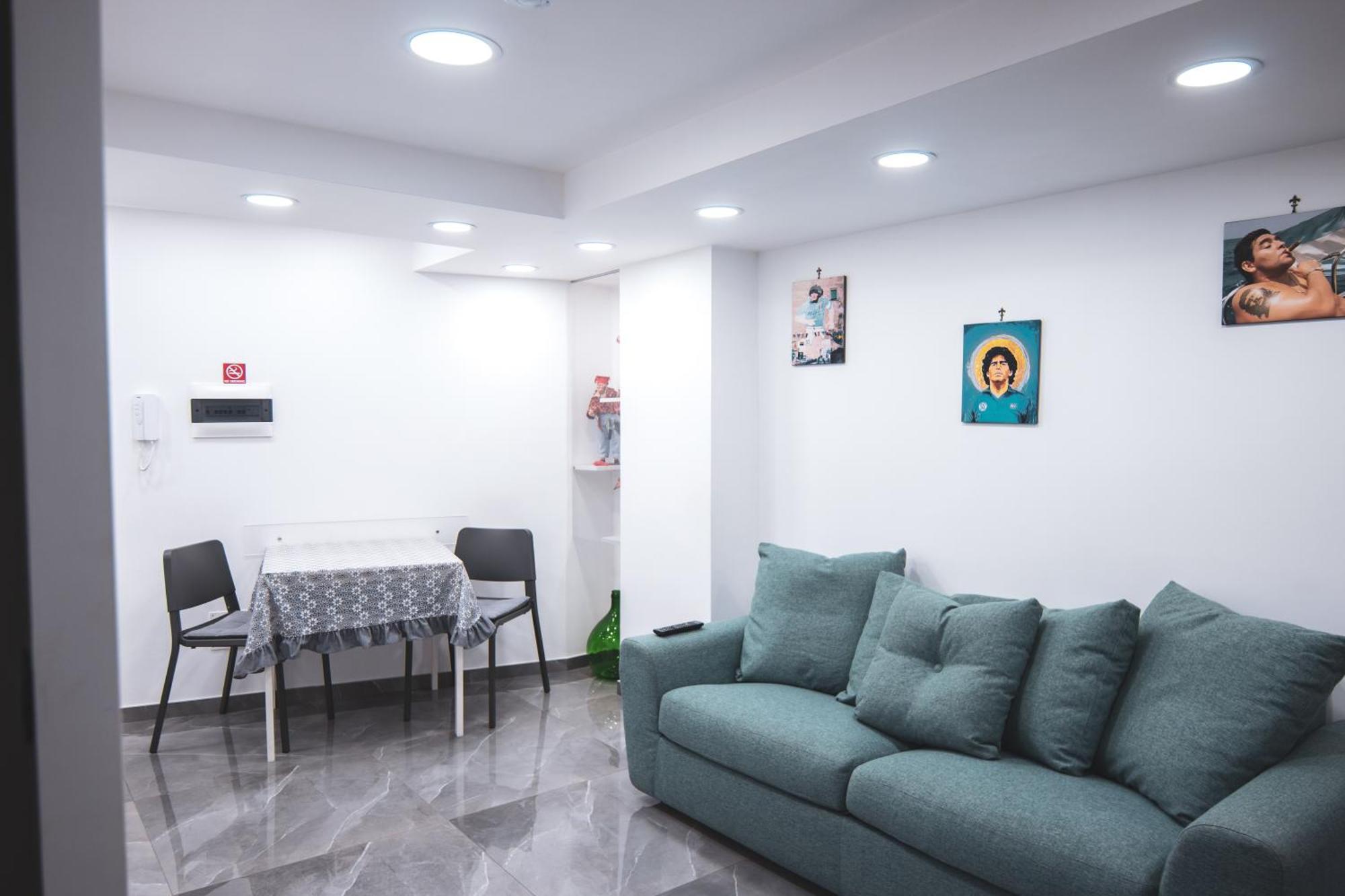 Centro Storico Luxury Suites Наполи Екстериор снимка