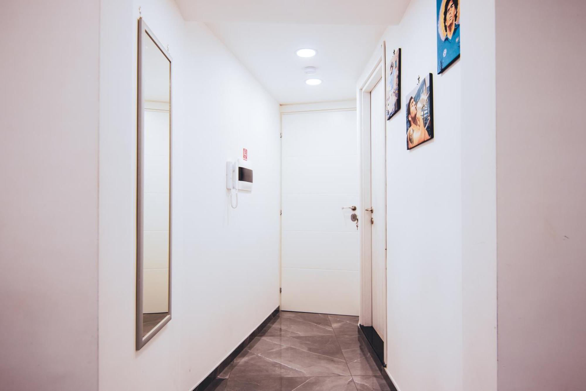 Centro Storico Luxury Suites Наполи Екстериор снимка